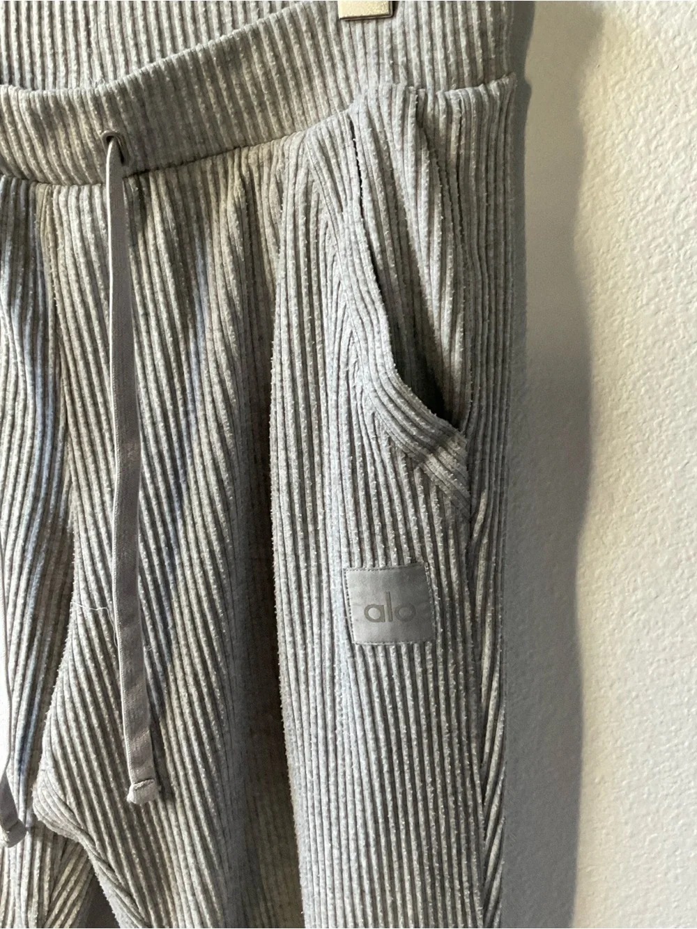Light Gray Ribbed Knit Jogger Pants - Casual Women’s Alo Yoga Lounge Pants